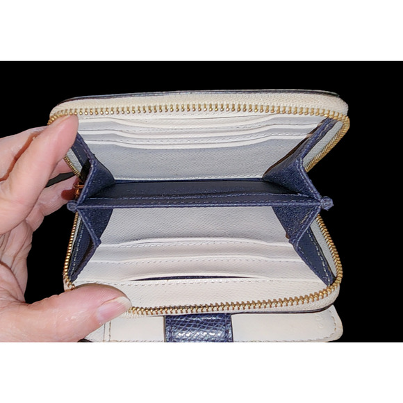 Coach Colorblock white and navy blue bi-fold wallet - Picture 3 of 8